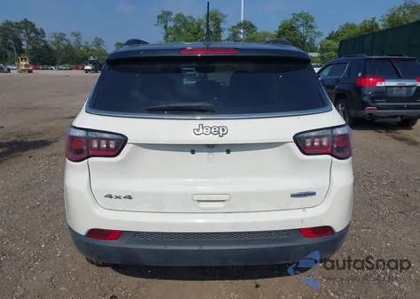 2019 Jeep Compass Latitude 4X4 z USA, uszkodzony, nr VIN 3C4NJDBB2KT792196